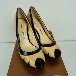 Audrey Brooke Womens High Heel Shoes 7M Pump Peep Toe Platform Black Tan Leather